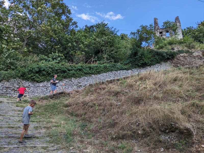 Hiking up to the aqueduct