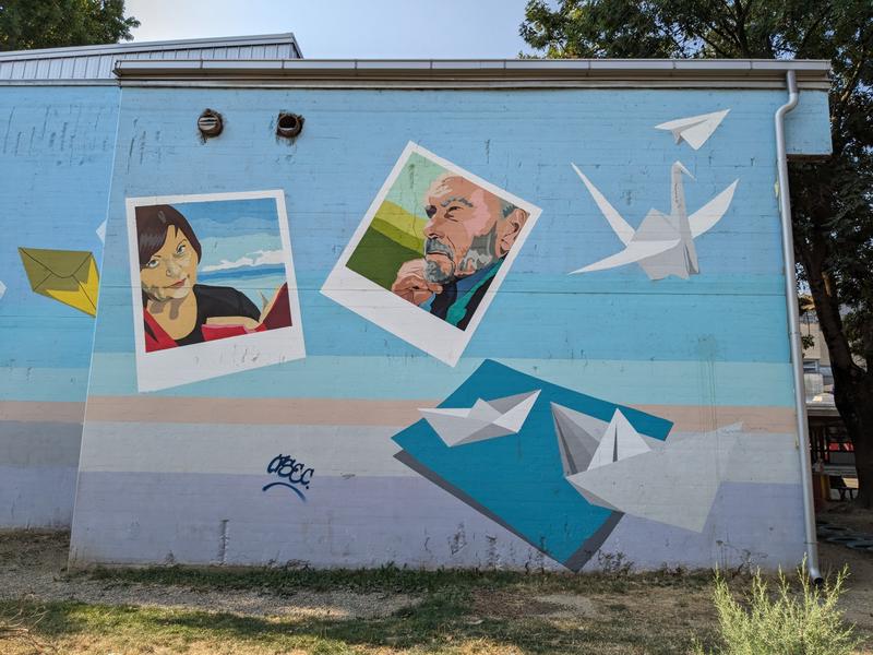 Is that Roseanne and Arnold Schwarzenegger?