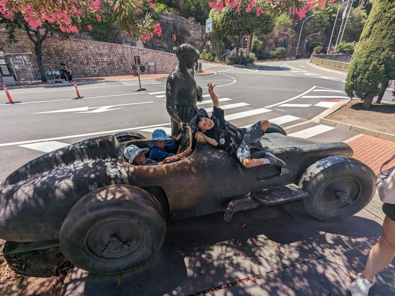 Statue to a famous grand prix driver