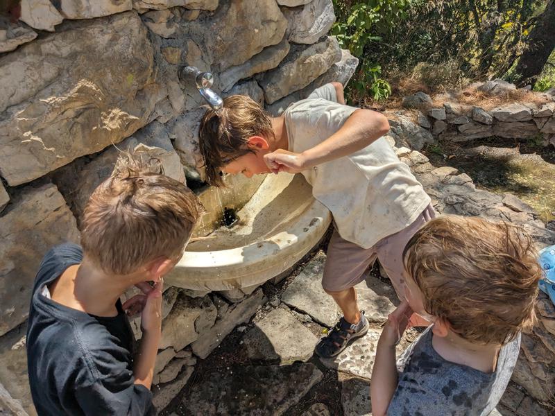 Wetting heads in a public fountain